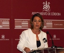 Isabel Ambrosio, la alcaldesa socialista de Córdoba, con 7 concejales de 29