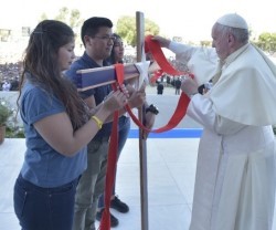 El Papa Francisco con jóvenes de Chile - recupera frases de su viaje para hablar de las misiones
