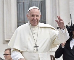 «Es el Espíritu quien nos da la fuerza para ir hacia adelante», alienta el Papa en su catequesis