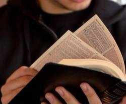 Leer el Evangelio, aunque sea dos minutos al día, puede transformar la vida
