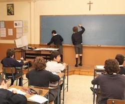 La escuela católica retorna 4 veces a la sociedad lo que invierte
