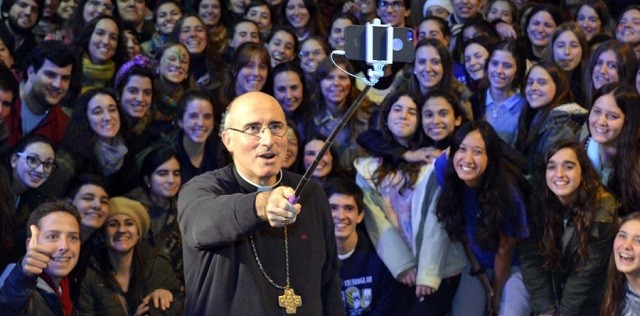 Sturla, el cardenal que desafía al poderoso laicismo de Uruguay liderando «católicos sin complejos»