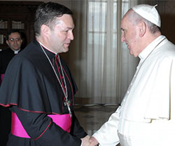 Monseñor Raúl Berzosa con el Papa Francisco