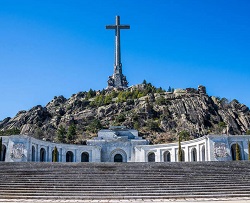 Izquierda Unida presenta un proyecto de ley que pide demoler la Cruz del Valle de los Caídos