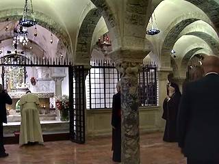Bari: oración del Papa ante San Nicolás