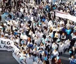 Los médicos argentinos dicen un rotundo «no» al aborto ante la Casa Rosada: «Salvemos las dos vidas»