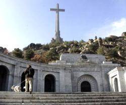 El Valle de los Caídos no solo destaca por la tumba de Franco, sino por su colosal cruz, que molesta a muchos laicistas