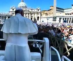 El Papa hizo repetir 5 veces a los jóvenes una frase de San Alberto Hurtado como compromiso de vida