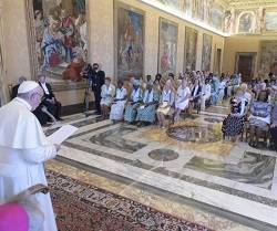 El Papa recibe a viudas consagradas: «Quien se entrega a Dios por amor, sin duda será fructífero»
