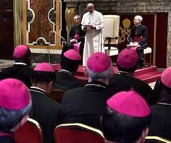 Francisco pide a los obispos que sus fieles no tengan hacia ellos «actitudes de súbdito»