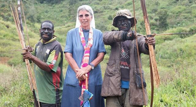 Lorena Jenal, la misionera que combate contra la «caza de brujas» y convierte a guerreros asesinos