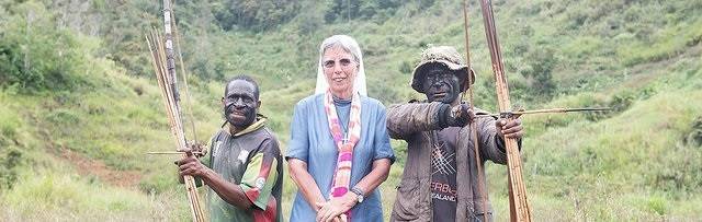 Lorena Jenal, la misionera que combate contra la «caza de brujas» y convierte a guerreros asesinos