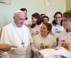 «La sexualidad es un don de Dios», pero el porno es «degeneración», recuerda el Papa a unos jóvenes
