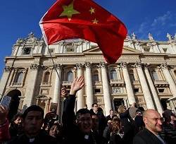La Santa Sede anuncia un acuerdo con China para nombrar obispos y readmite a 7 obispos ilegítimos