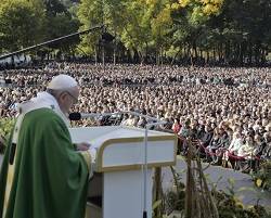 El Papa celebró misa en Kaunas ante miles de peregrinos