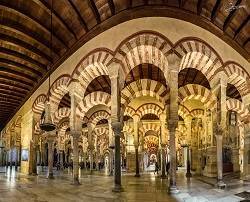 Catedráticos e historiadores insisten en un comunicado: la catedral de Córdoba es de la Iglesia