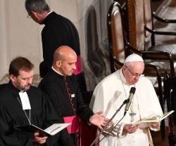 El Papa alaba la fe de los letones bajo el comunismo y pide unidad cristiana para evangelizar