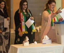 Mujeres kurdas votan en elecciones a la asamblea regional del Kurdistán