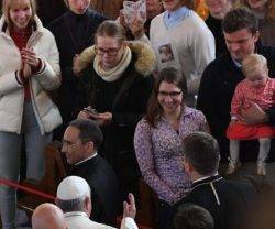 Encuentro ecuménico de jóvenes de distintas denominaciones en Tallinn con el Papa Francisco