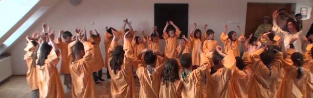 Las escuelas Waldorf insisten en prÃ¡cticas de danza y movimientos que llaman euritmia... se basan en el esoterismo antroposÃ³fico