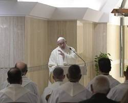 «La oración no es como una varita mágica», dice el Papa Francisco, que explica cómo hay que rezar 