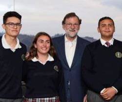Rajoy en Ecuador con alumnos de colegios SEK, ha concedido su primera entrevista desde que dejó el cargo...