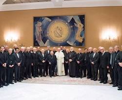 El Papa, con los obispos chilenos en su reciente visita a Roma donde trataron el escándalo de los abusos sexuales.