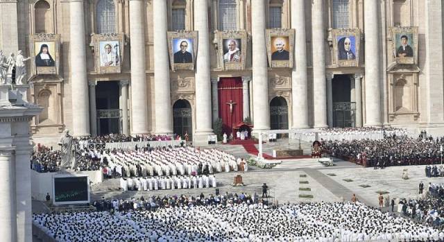 Pablo VI y Óscar Romero ya son santos: «Han traducido con la vida la Palabra de hoy, sin cálculos»