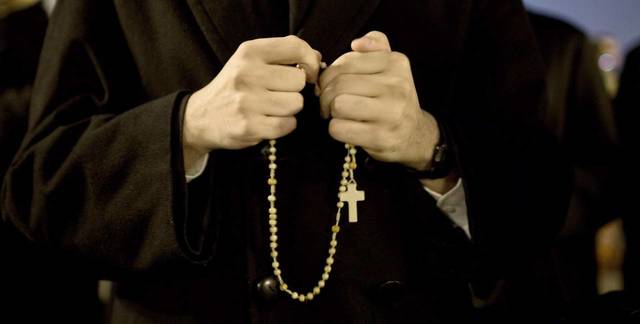 ¿Son los rezos católicos realmente vanas repeticiones?