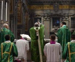 Escuchar, acompañar, testimoniar: así resume el Papa el Sínodo en la misa de clausura