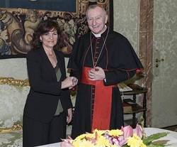 La vicepresidenta Carmen Calvo, junto al cardenal Parolin, secretario de Estado de la Santa Sede