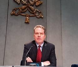 El portavoz vaticano ha querido aclarar asuntos de la reunión entre Calvo y Parolin tras la publicación de algunas informaciones en España
