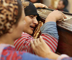 7 muertos y 19 heridos en un ataque contra peregrinos coptos en sur de Egipto