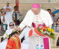 Monseñor Ballin, en su visita a Kuwait donde está visitando a la comunidad cristiana de la zona