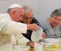 El Papa Francisco invita a un grupo de pobres de la ciudad de Roma a una comida de Navidad