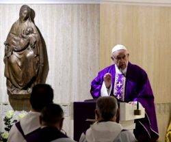 San José ayuda «a crecer, en silencio, sin juzgar, sin chismorrear», explica el Papa en Santa Marta