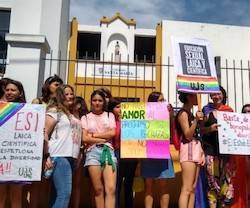 Crece el apoyo al colegio argentino víctima de un linchamiento público por parte del lobby LGBT