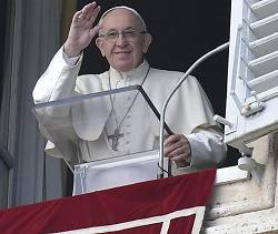 El Papa felicitó el año a los miles de peregrinos presentes en la Plaza de San Pedro este 1 de enero