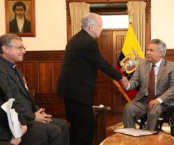 Lenín Moreno con el portavoz de los obispos de Ecuador... hablaron de posibles colaboraciones, pero no del debate del aborto