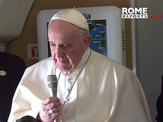 Al Papa le tembló la voz por un periodista