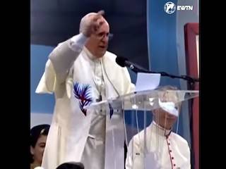 «¡Un saludo, todos, al Papa Benedicto!»