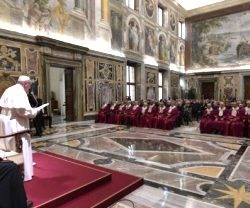 El Papa pide a la Iglesia una triple ayuda para el matrimonio cristiano: remota, próxima, permanente