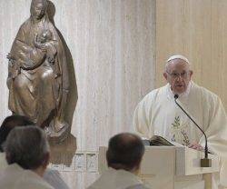 En misa, el Papa, antiguo alumno salesiano, propone a San Juan Bosco como ejemplo de padre y maestro