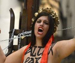 La Audiencia de Madrid condena a las Femen que asaltaron la Almudena: «Es un palo importante», dicen