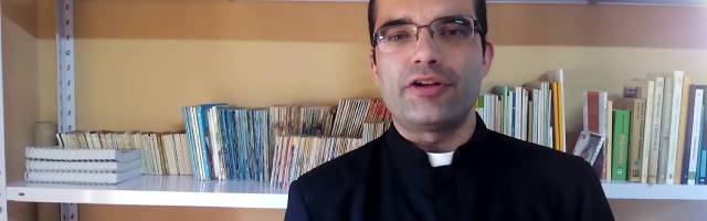 Antonio María Domenech, párroco youtuber con sotana, cuenta sus «Desvelos de un cura rural»