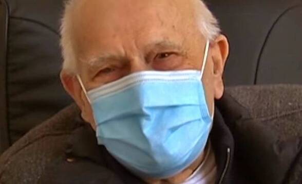 El Dr Chenay, 99 años, católico ferviente y superviviente de aborto, atiende pacientes pese al virus