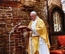 Hacía 162 años que un Papa no celebraba misa en la Casa de la Virgen en Loreto.