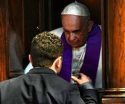 El Papa confesó a algunos fieles durante la ceremonia penitencial de este viernes en la basílica de San Pedro.