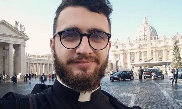 «Solo en la capilla sentí una atracción muy fuerte hacia el altar»: será sacerdote y periodista 
