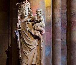 Tras el incendio de Notre Dame «Nuestra Señora de París» apareció intacta junto a los escombros